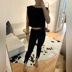 Black split hem front seam poly elastic waist leggings size small